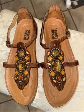 Earth Shoe Tan Brown Jeweled T-Strap Sandals